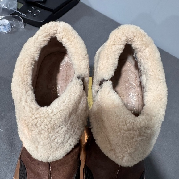 Jambu Tan Shearling Lined Mules - Picture 4 of 11